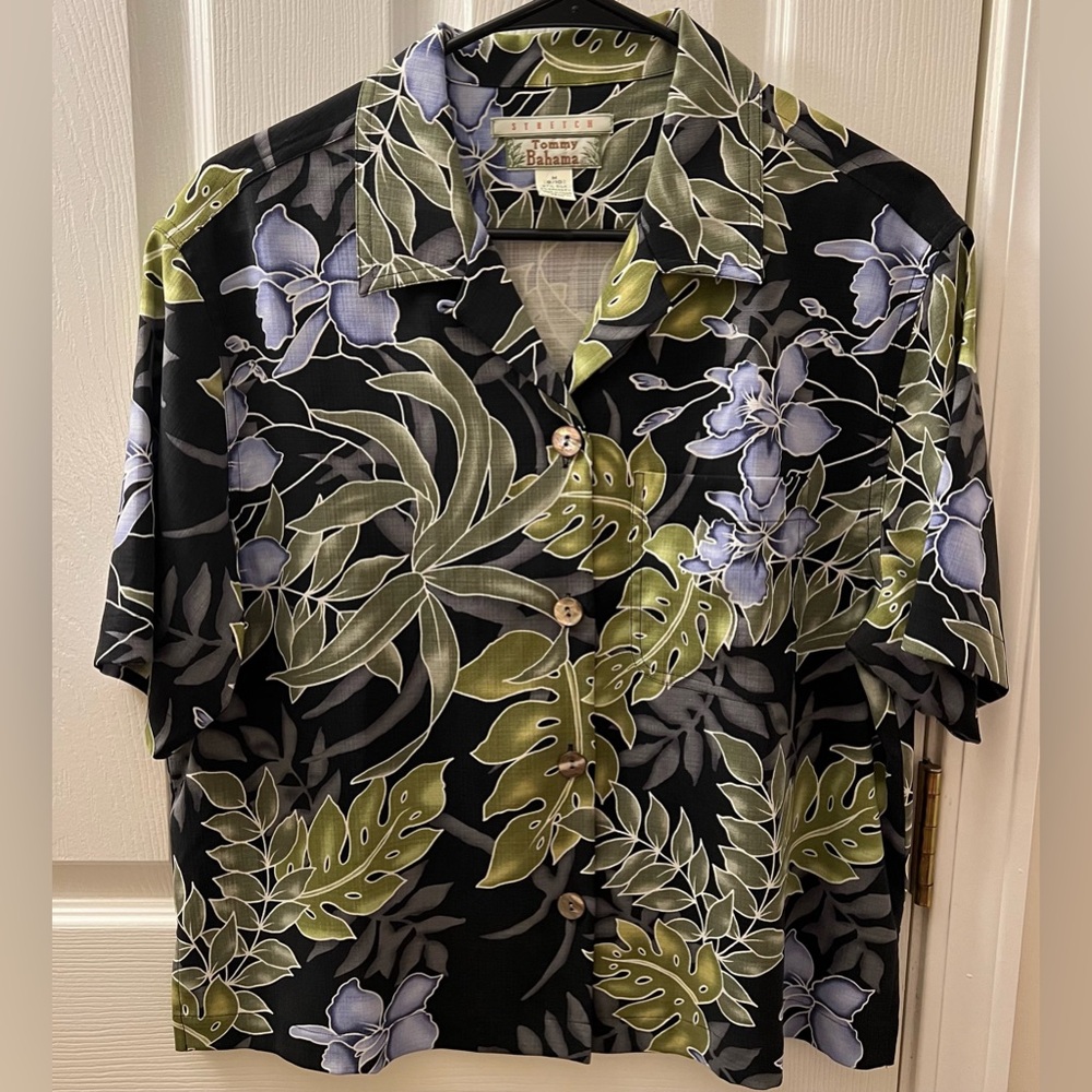 Tommy Bahama Silk Button Down Hawaiian Floral Shirt Seashell Buttons Size M